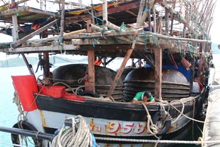Cứu nạn thành công tàu câu mực Quảng Nam và 32 lao động bị nạn