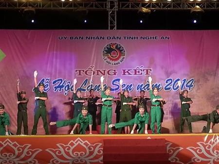 Tổng kết Lễ hội Làng Sen năm 2014