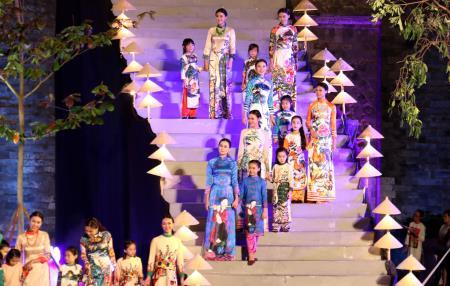 Lung linh Lễ khai mạc Festival áo dài Hà Nội 2016