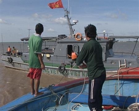Cứu hộ, lai dắt thành công tàu cá gặp nạn trên biển