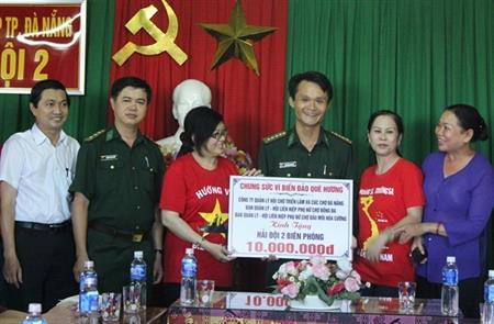 Tặng quà cho BĐBP Đà Nẵng và Chi đội Kiểm ngư số 3