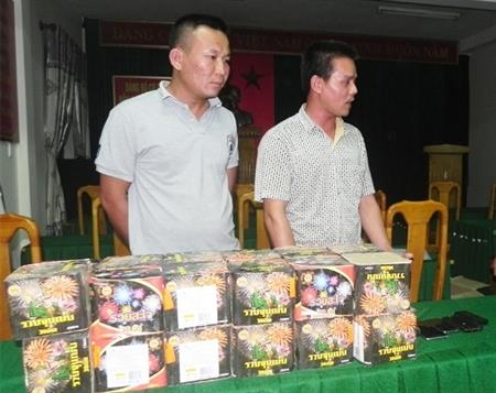 Bắt giữ đối tượng vận chuyển pháo nổ từ Lào về Việt Nam