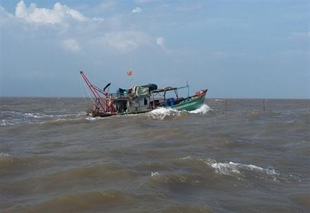 Đồn BP Rạch Gốc cứu vớt 21 người gặp nạn trên biển