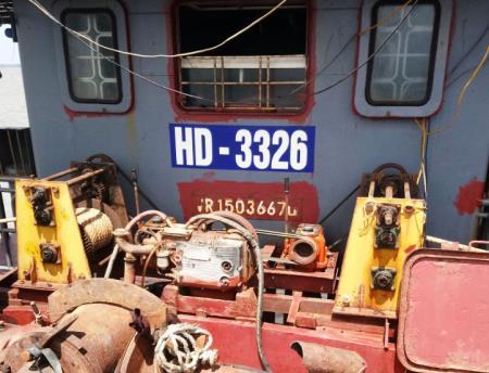 Bắt giữ sà lan khai thác cát trái phép