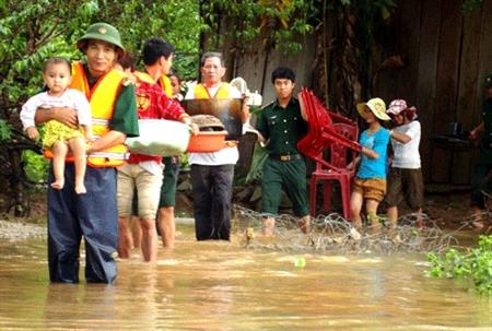 BĐBP Quảng Bình tiếp tục giúp dân ứng phó với lũ lụt