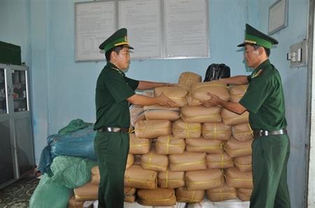 Các đơn vị BĐBP phía Nam bắt giữ 19.470 gói thuốc lá ngoại nhập lậu