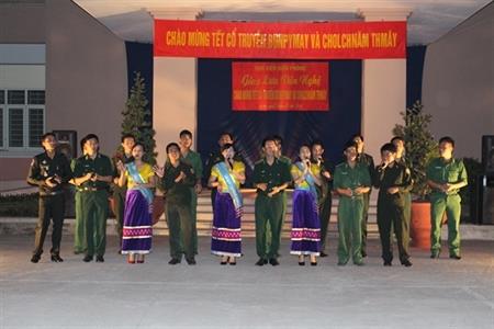 Chúc mừng học viên Quân đội Lào và Cam-pu-chia nhân dịp Tết cổ truyền
