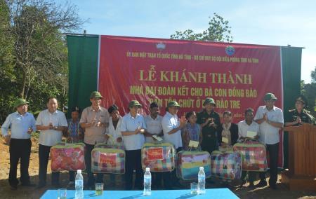Bàn giao 6 nhà "Đại đoàn kết" cho đồng bào dân tộc Chứt