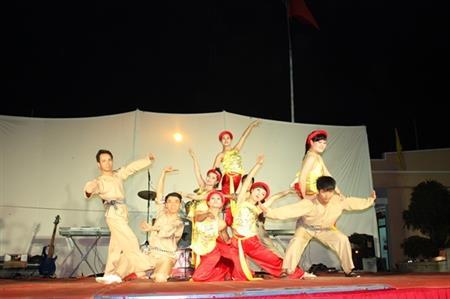 Đoàn nghệ thuật tỉnh Kon Tum biểu diễn nghệ thuật phục vụ nhân dân các xã Biên giới