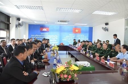 Khảo sát mô hình "Một cửa, một lần dừng" tại cặp cửa khẩu quốc tế Lao Bảo - Đen-xa-vẳn