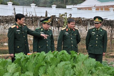 Thượng tướng Nguyễn Thành Cung thăm và làm việc tại Đồn BP cửa khẩu Lóng Sập, Sơn La