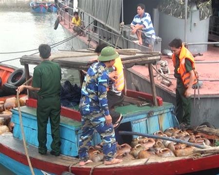 Thu giữ gần 10.000 lít dầu ăn không rõ nguồn gốc