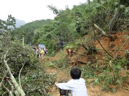 Miền Trung: Mưa lũ làm 11 người chết, tàn phá hàng nghìn heta hoa màu