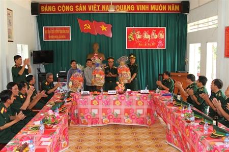 Bộ Tư lệnh Quân khu 9 thăm, chúc Tết tại Đồng Tháp