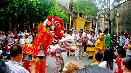 Hương trầm phố Hội