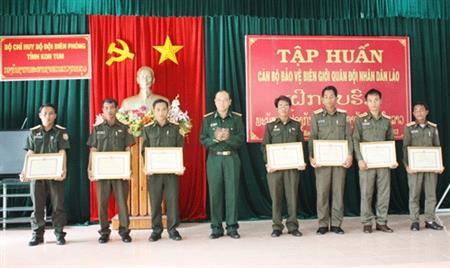 BĐBP Kon Tum bế mạc lớp tập huấn cán bộ bảo vệ Biên giới Quân đội Lào
