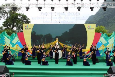 Bản Giốc đa sắc màu văn hóa
