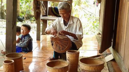 Chiếc mâm tre đặc biệt của người Bru - Vân Kiều