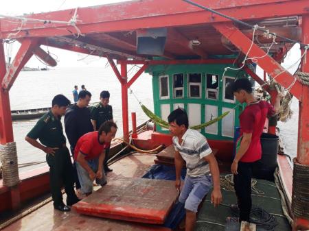 Nhiều biện pháp ngăn chặn nạn buôn bán xăng, dầu trái phép ở Gành Hào