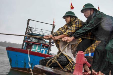 Nhiều tàu cá vào tránh bão ở các âu thuyền quần đảo Trường Sa