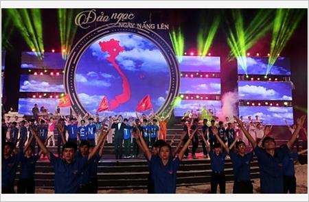 Đảo Ngọc ngày nắng lên