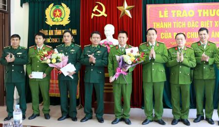 Trao thưởng thành tích đấu tranh phòng chống tội phạm ma túy