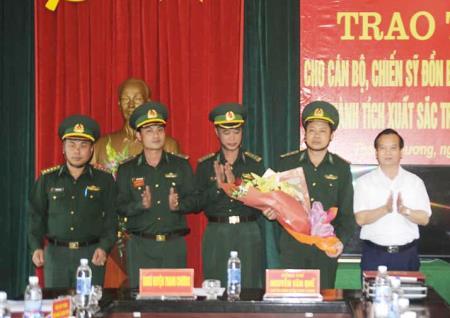 UBND huyện Thanh Chương trao thưởng thành tích đấu tranh ma túy cho Đồn Biên phòng cửa khẩu Thanh Thủy