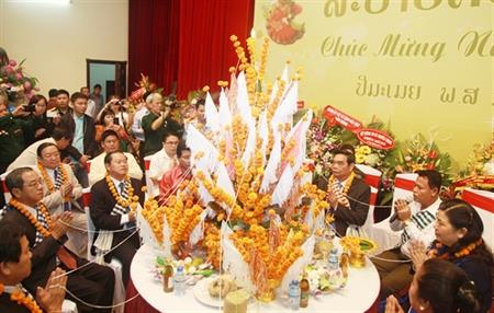 Đại sứ quán Lào tổ chức đón Tết cổ truyền Bun Pi May
