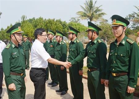 Phó Thủ tướng Chính phủ Phạm Bình Minh thăm, làm việc tại Đồn BP Cửa khẩu Bu Prăng