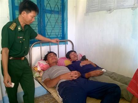 Đồn BP Rạch Gốc tiếp nhận, chăm sóc 6 người trôi dạt trên biển