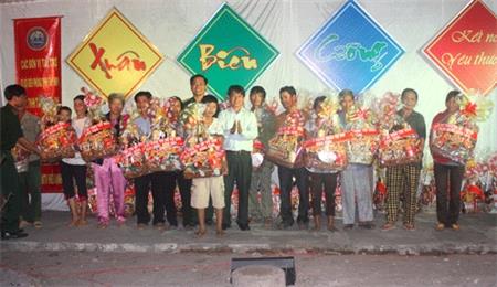 Đội TTVH BĐBP Tây Ninh Công diễn văn nghệ phục vụ đồng bào, cán bộ chiến sỹ trên biên giới