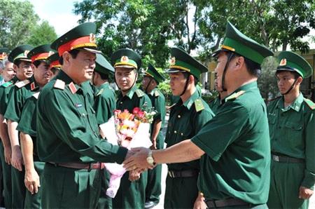 Thượng tướng Nguyễn Thành Cung kiểm tra Đồn BPCK Quốc tế Tịnh Biên