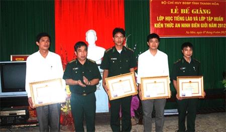 BĐBP Thanh Hóa: Bế giảng khóa học tiếng Lào cho cán bộ các xã biên giới