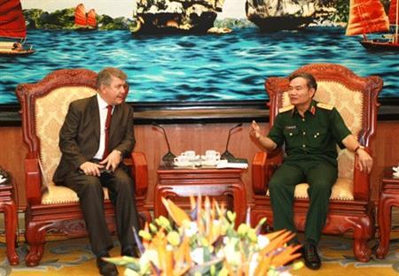Thượng tướng Trương Quang Khánh tiếp Đại sứ Liên bang Nga