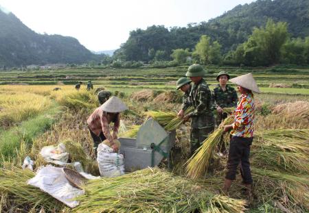 Công trình dân sinh, thắm tình đồn - xã