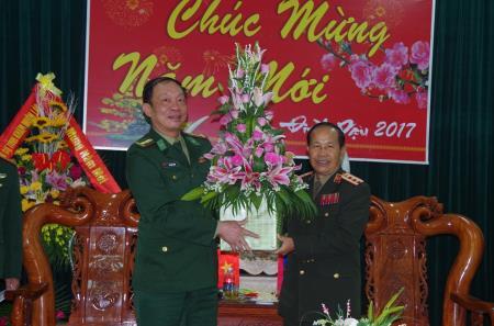 Bộ Chỉ huy Quân sự tỉnh Savanakhet chúc Tết BĐBP Quảng Bình