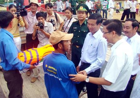 Báo chí đồng hành với ngư dân