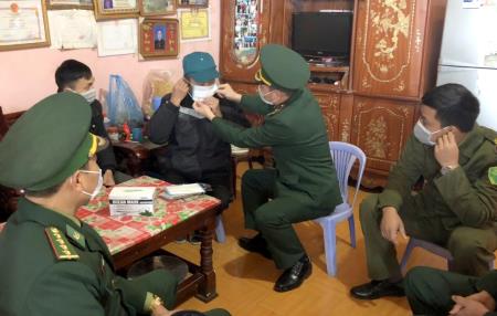 Đồn Biên phòng Tân Thanh tuyên truyền nâng cao ý thức phòng dịch Corona cho nhân dân biên giới