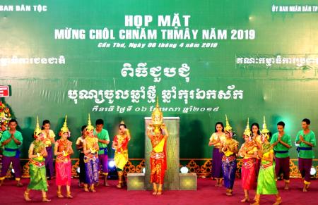 Thủ tướng Nguyễn Xuân Phúc dự họp mặt mừng Tết Chôl Chnăm Thmây