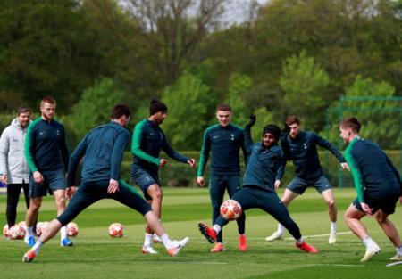 Tottenham quyết thắng, Barcelona học kinh nghiệm của Man City