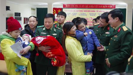 Nhiều hoạt động ý nghĩa trong chương trình "Xuân biên cương - Tết biển đảo"