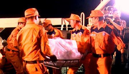 Tiếp nhận thi thể thuyền viên tàu Hải Thành 26