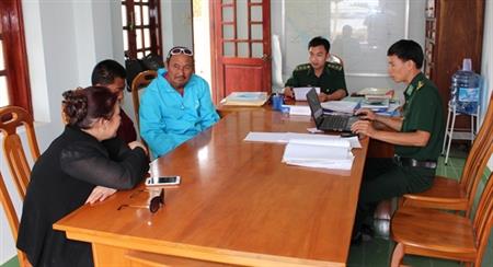 Bàn giao khách nước ngoài bị nạn trên biển