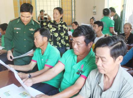 Đưa pháp luật vào cuộc sống của người dân các buôn làng Tây Nguyên