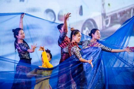 Chương trình nghệ thuật đặc sắc trong "Giao lưu hữu nghị biên giới Việt Nam-Lào-Campuchia"