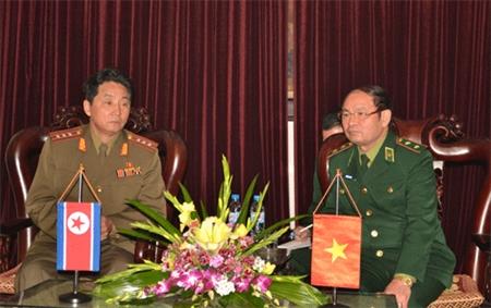 Đoàn Tùy viên quân sự CHDCND Triều Tiên thăm Bộ Tư lệnh BĐBP