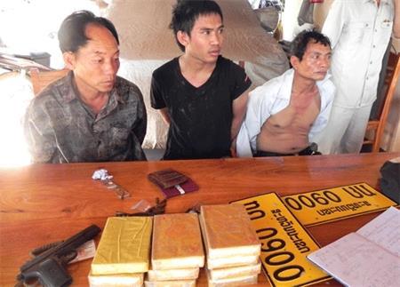 Triệt phá đường dây buôn bán, vận chuyển ma túy xuyên quốc gia có vũ khí nóng