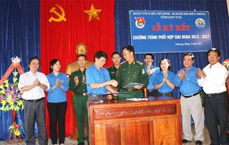 Tỉnh đoàn Kon Tum và Bộ Chỉ huy BĐBP tỉnh ký kết chương trình phối hợp( 2013 – 2017)