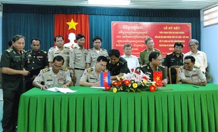 Ký kết thoả thuận tuần tra song phương năm 2013