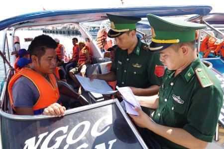 Tăng cường quản lý tàu chở khách trên vịnh Cam Ranh